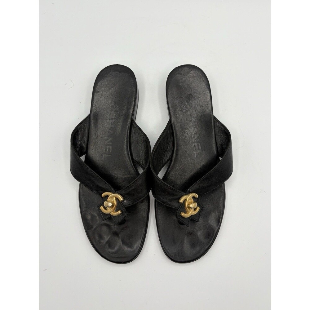 Chanel Black Leather Thong Sandals Gold CC Turnlock Accent Vintage Sz EU 36